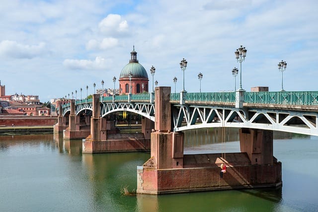 Quel est le surnom de la ville de Toulouse ?