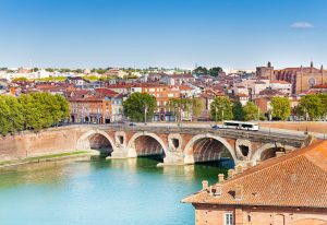Point de vue de Toulouse avec la Garonne et ses bâtiments