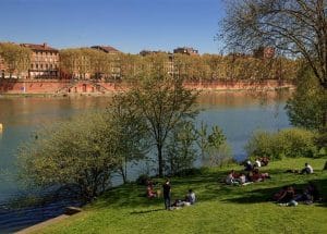 Jardin Toulouse au bord de la Garonne